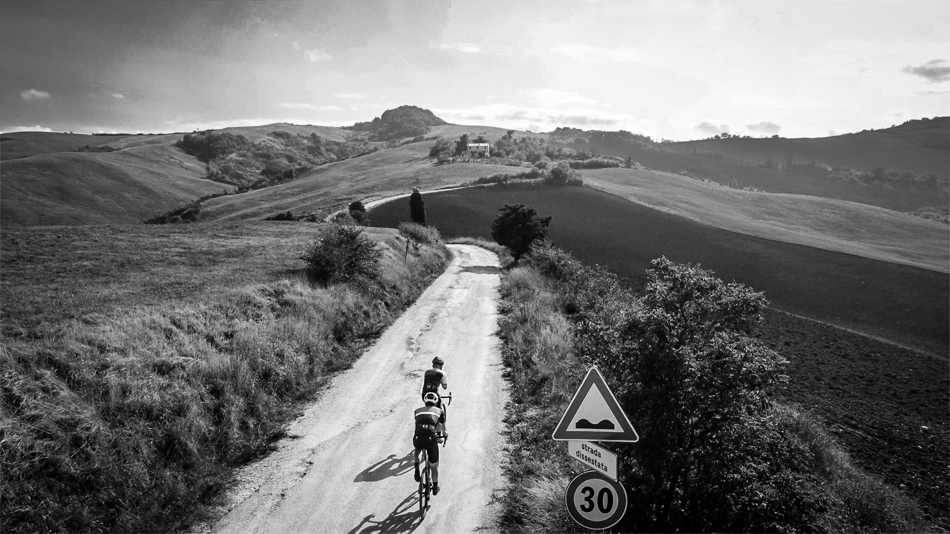 Gravel bike - Gravel style - drone view